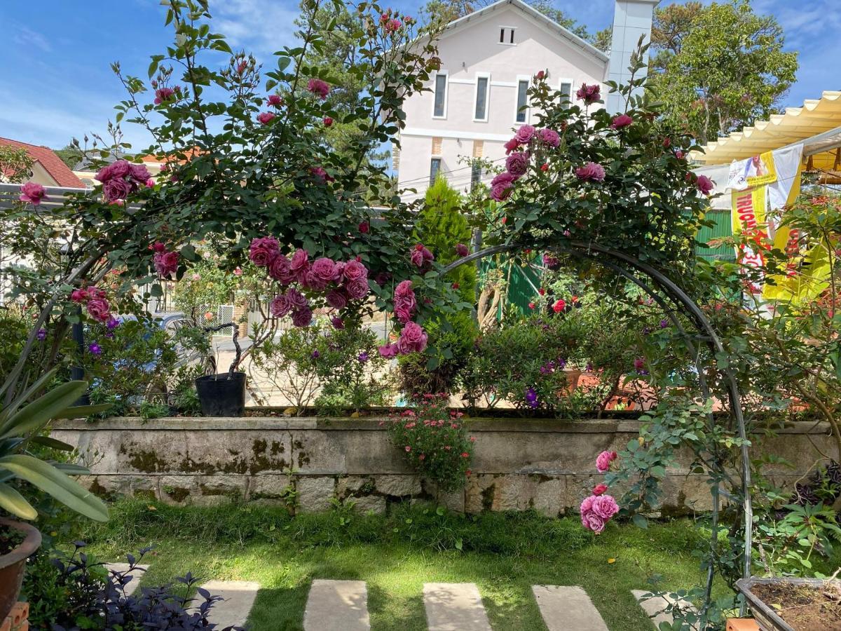 דה לאט Homestay Khu Vuon Hoang Gia מראה חיצוני תמונה